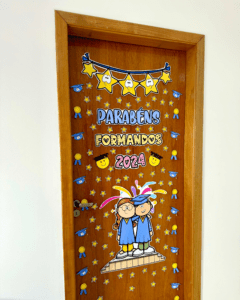 Decoração de porta tema Formandos 2024